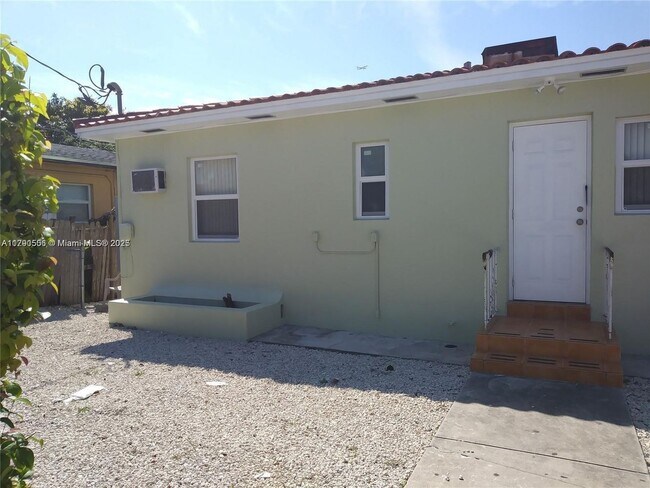 Building Photo - 503 SW 19th Ave Unit 501-501 Rental