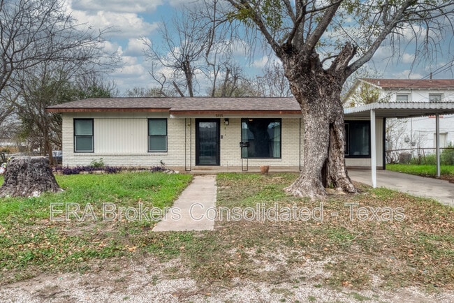 Photo - 5815 Pyle St