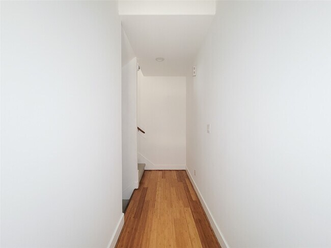 Photo - 2032 Tuam St