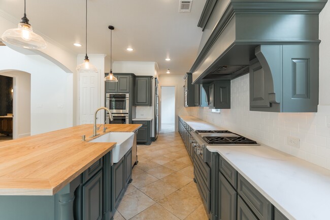 Photo - 14 N Player Manor Cir