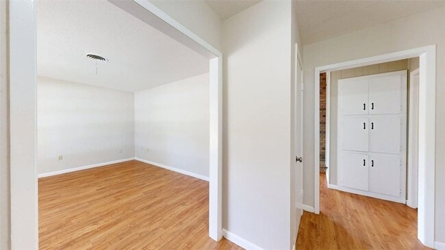 Photo - 302 Laurel St