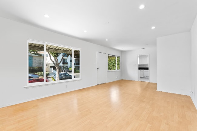 Photo - 836 N Fuller Ave Unidad 1