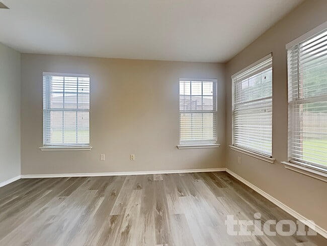 Photo - 1113 Beeblossom Dr