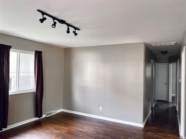Photo - 429 N Clark St