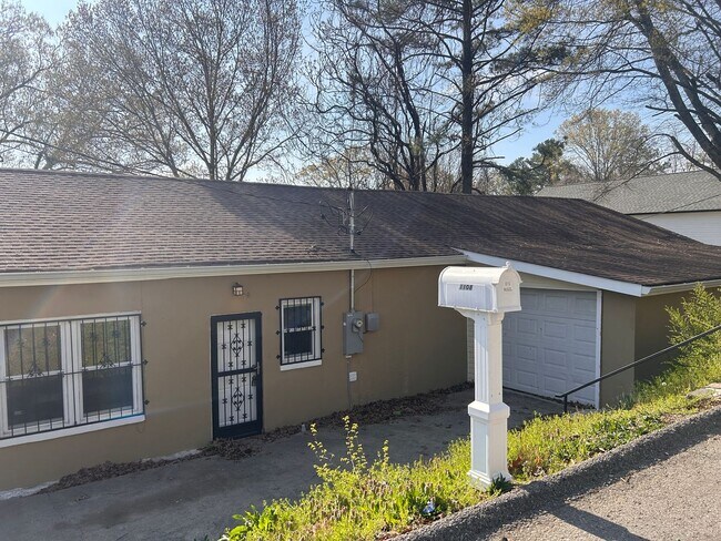 Photo - 5 bedroom in missionary ridge! Section 8 a...