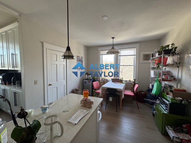 Eat in Kitchen Area - 33 Shannon St Apartments Unit 3