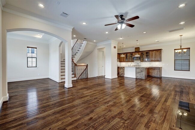 Photo - 2401 Radcliffe St