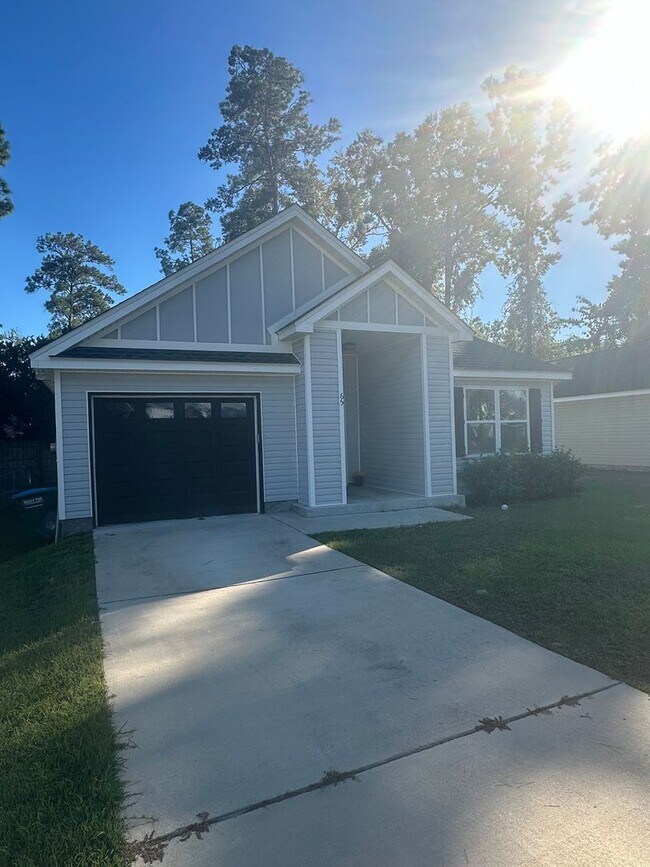 Photo - 3 Bedroom with extra Office Space AVAILABL...