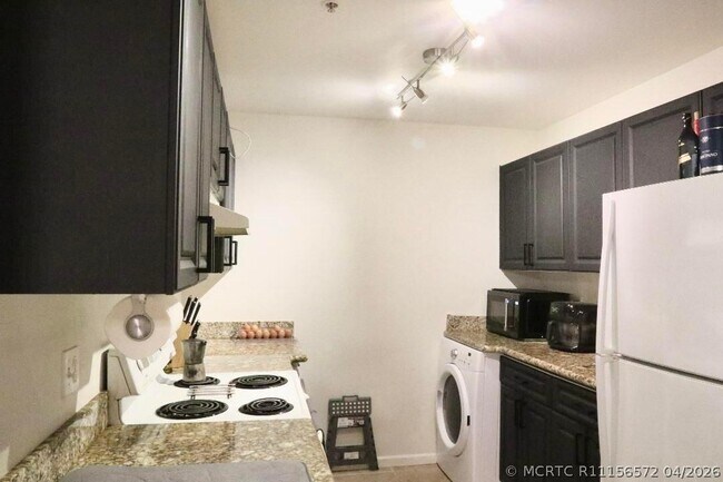 Photo - 2100 Greenview Shores Blvd