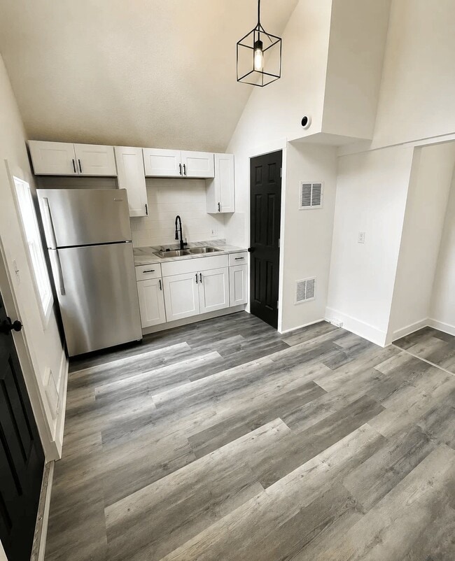Photo - 111 E Cheyenne Rd
