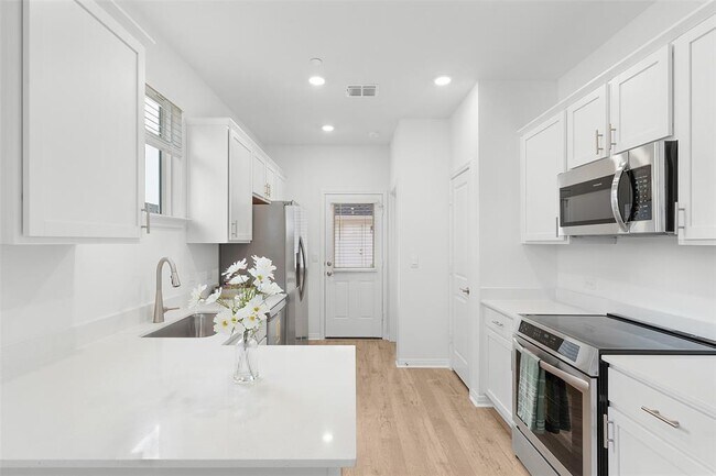 Photo - 2524 Ophelia Levi Ln