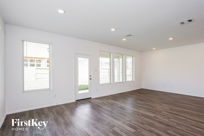 Photo - 9011 Willow Rdg Ct