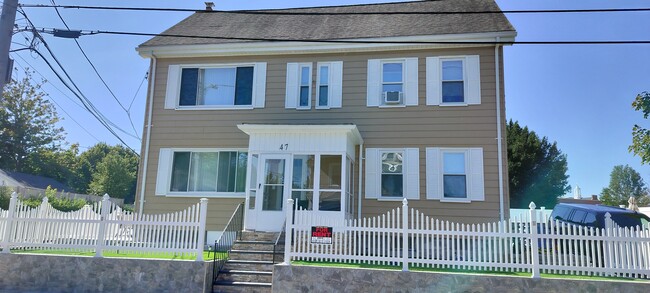 Building Photo - 47 Cottage St Unit Apt 2