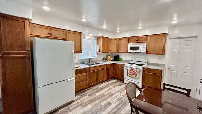 Photo - 202 Cactus Dr