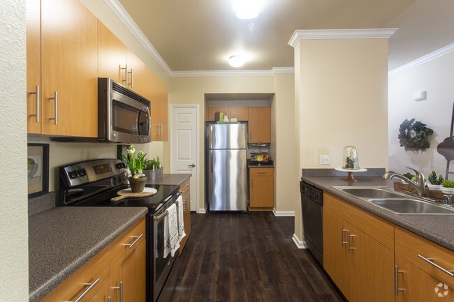 1BR,1BA-893SF