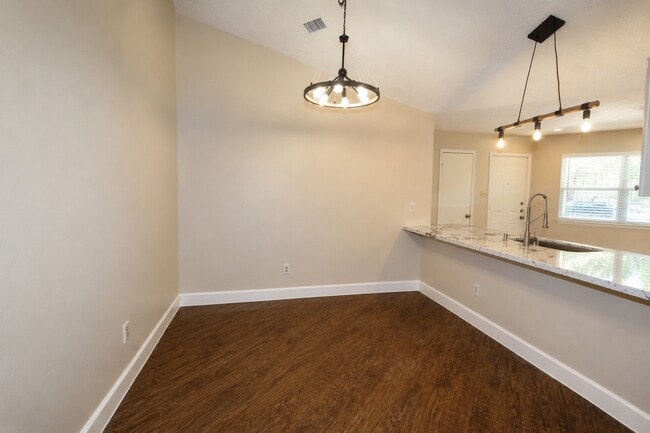 715 Land Grant Dr