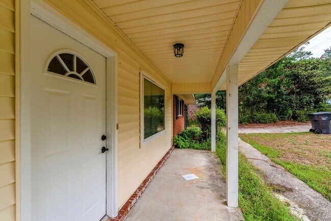 Photo - $1,499- Spacious 3 bed/2 bath single-famil...