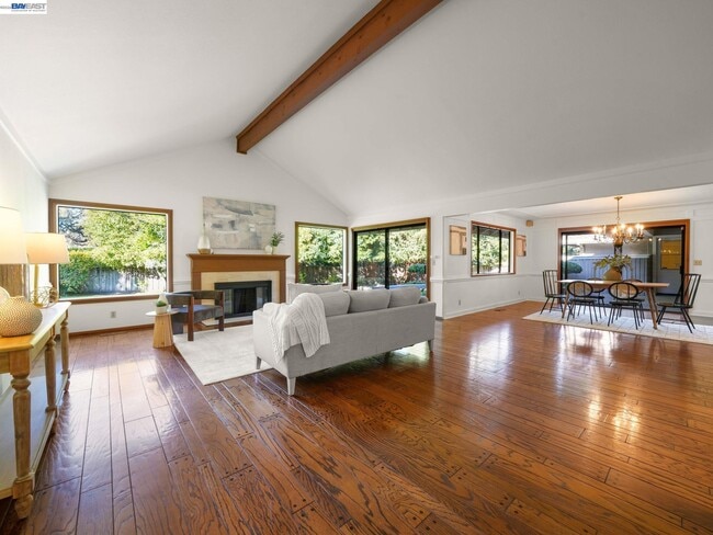 Photo - 261 St Paul Dr