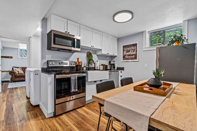 Photo - 444 N Oakley St