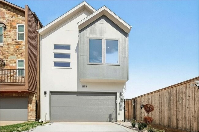 Photo - 111 E 33rd St