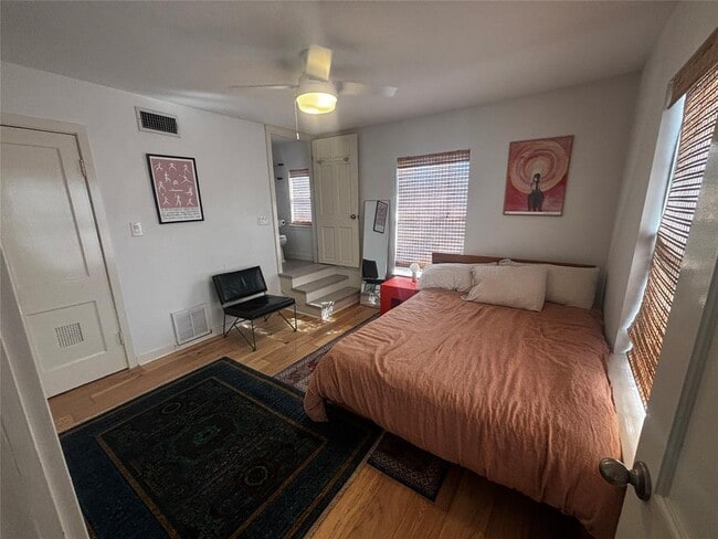 Photo - 917 E 39th St