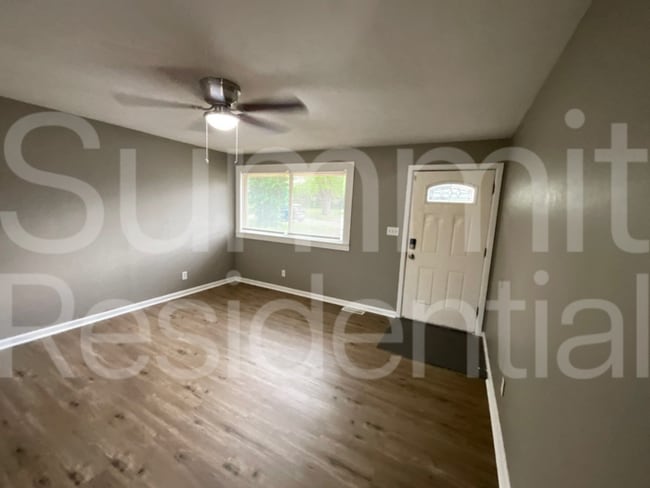 Photo - 8608 Crystal Ave