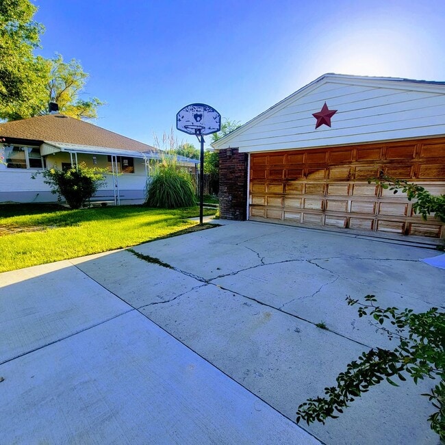 184 W Center St