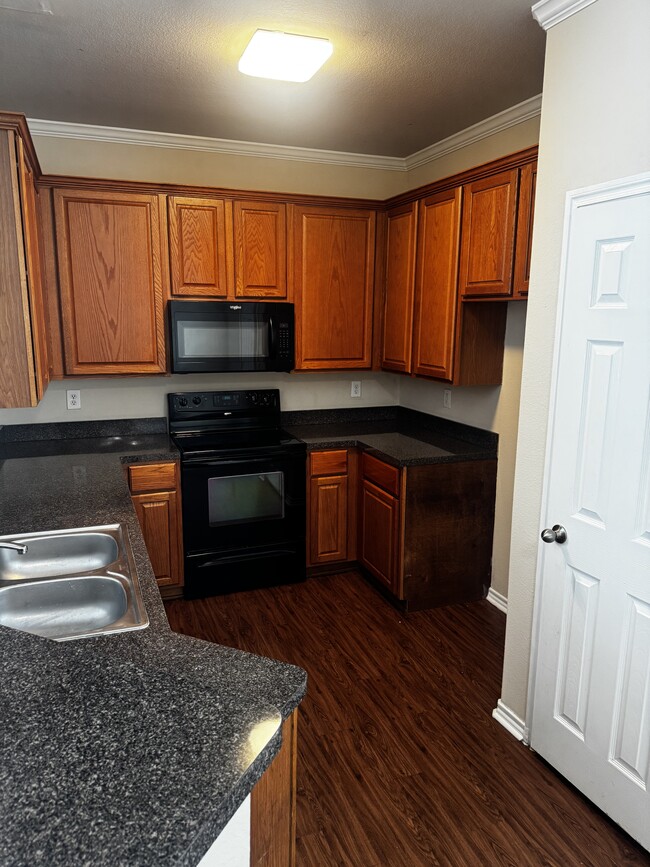 Photo - 380 Woodgrove Dr