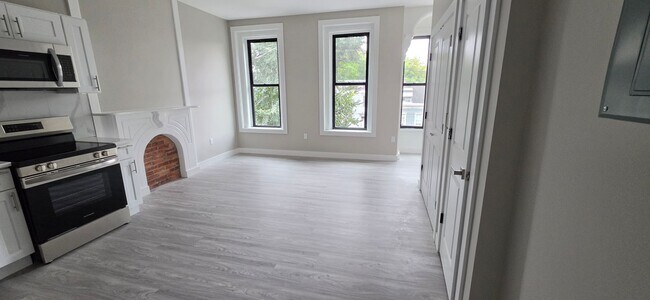 Building Photo - 543 Clinton Ave Unit Second Floor