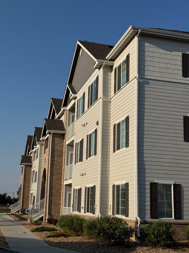 Building Photo - 15700 E Jamison Dr Unit 8-308 Rental