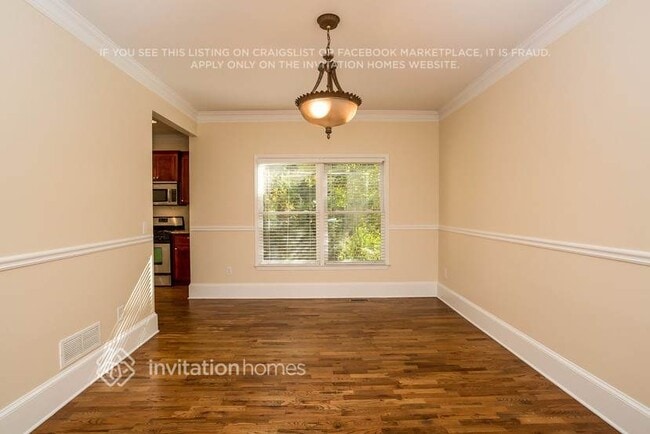 Photo - 712 Connally St SE