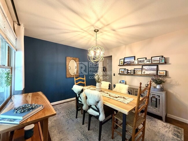 Photo - 1408 E Irwin Ln