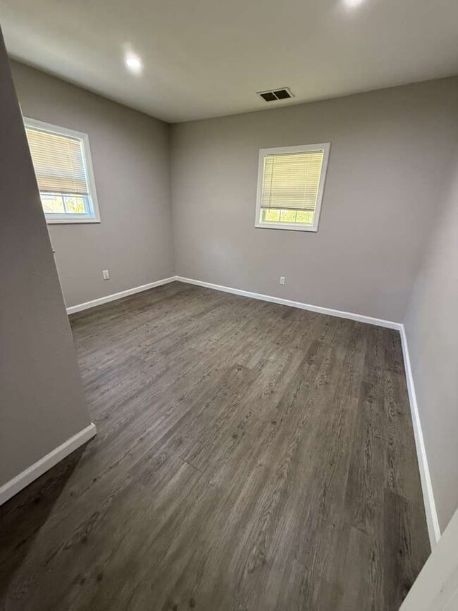 Photo - 2219 Booker St