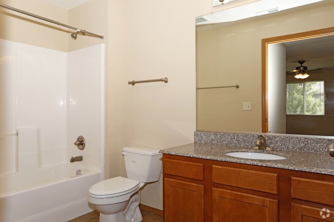 3BR,2BA,1500SF Inside Unit - Tullamore Village