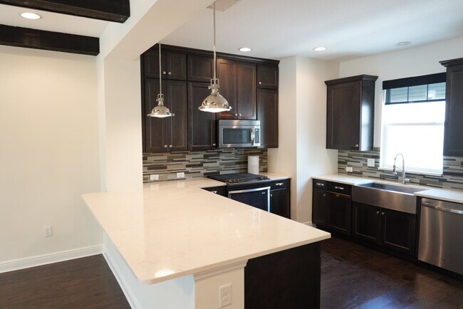 Photo - 3227 W Horatio St