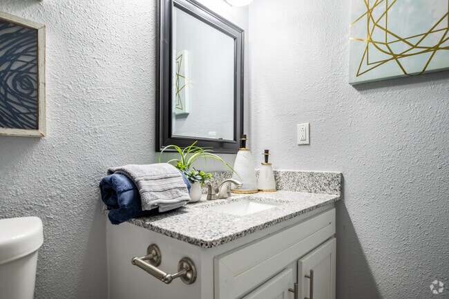 1BR, 1BA - 564SF