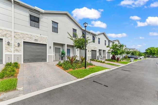 Photo - 864 NW 3rd Terrace