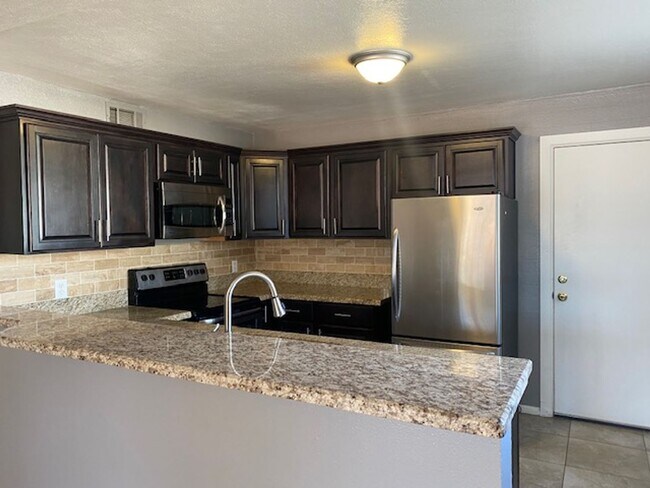 Photo - $1,250 For Lease-1 Bedroom-1 Bath Apt in Triplex With Private Yard-Washer & Dryer in Phoenix 85008 ! Unit 49th2532-1