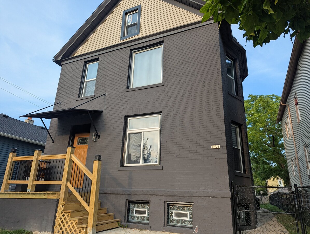 Photo - 1828 S 11th St Unit 1