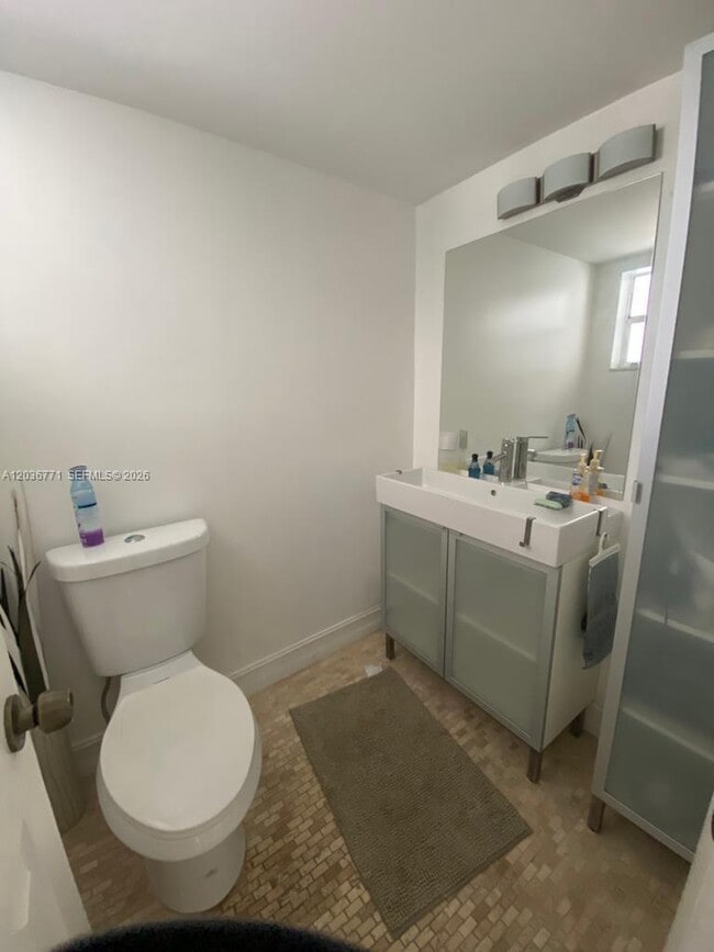 Photo - 873 NE 195th St Unidad 308