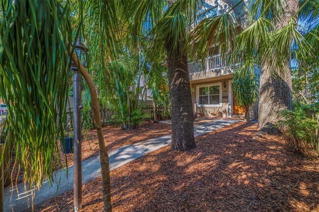 Photo - 330 Lang Ct N