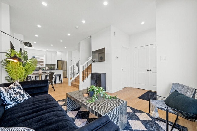 Photo - 11025-11155 155 St NW Unit SI ID1308633P