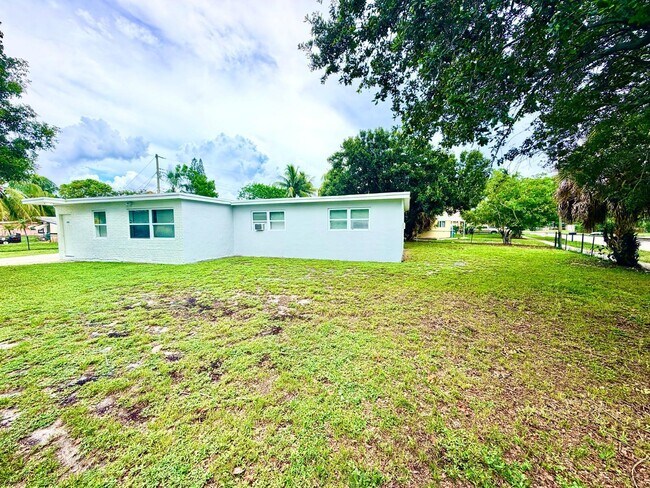 205 NW 33rd Ave