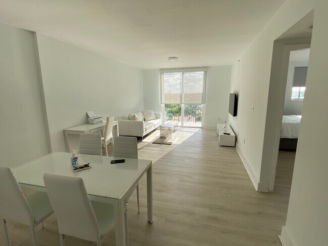 Photo - 8888 Collins Ave Unidad 512