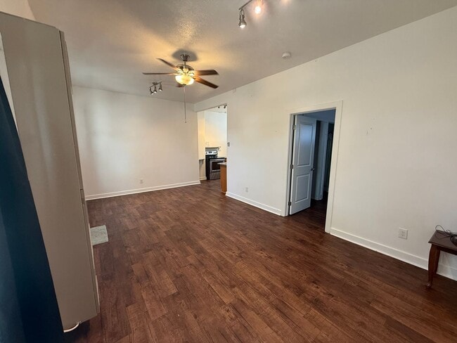 Photo - B&amp;B Rentals - 101 E 19thSt Unit 101 E 19th St Apt 2