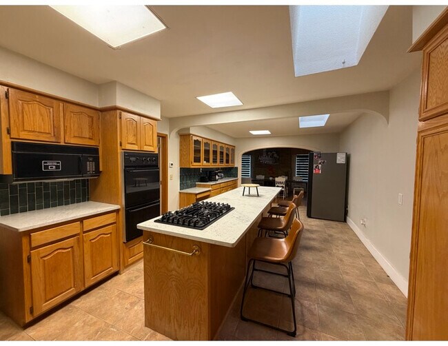 Photo - 1300 W Ohio Ave