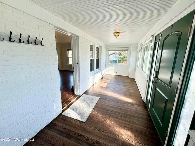 Photo - 208 E Bergen Pl