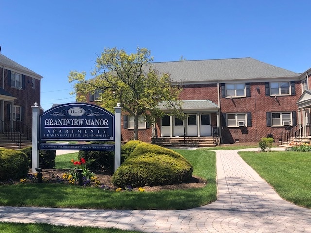 Grandview Manor Apartments