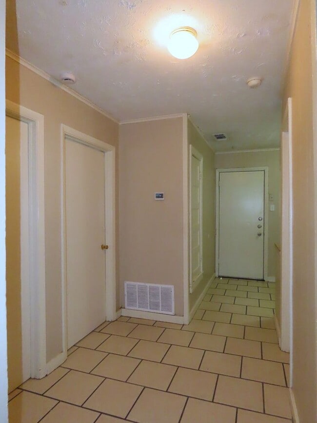 Photo - Cozy Two Bedroom One Bathroom Apartment, Texas College Area!