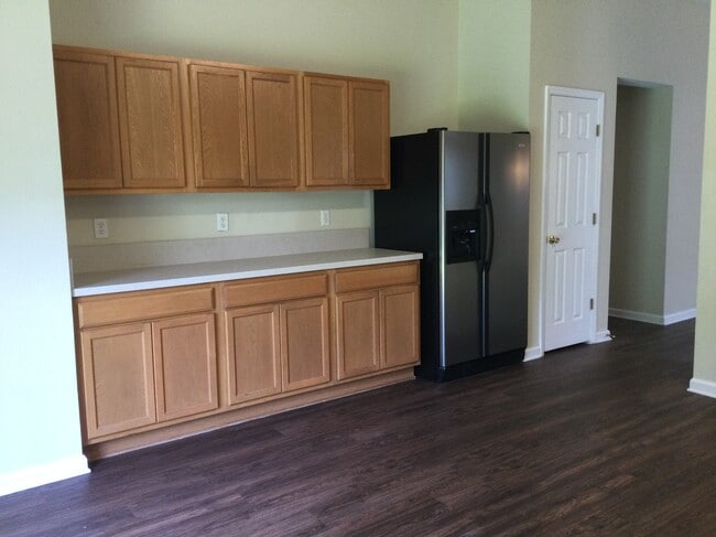 Photo - 422 Bostwick Cir